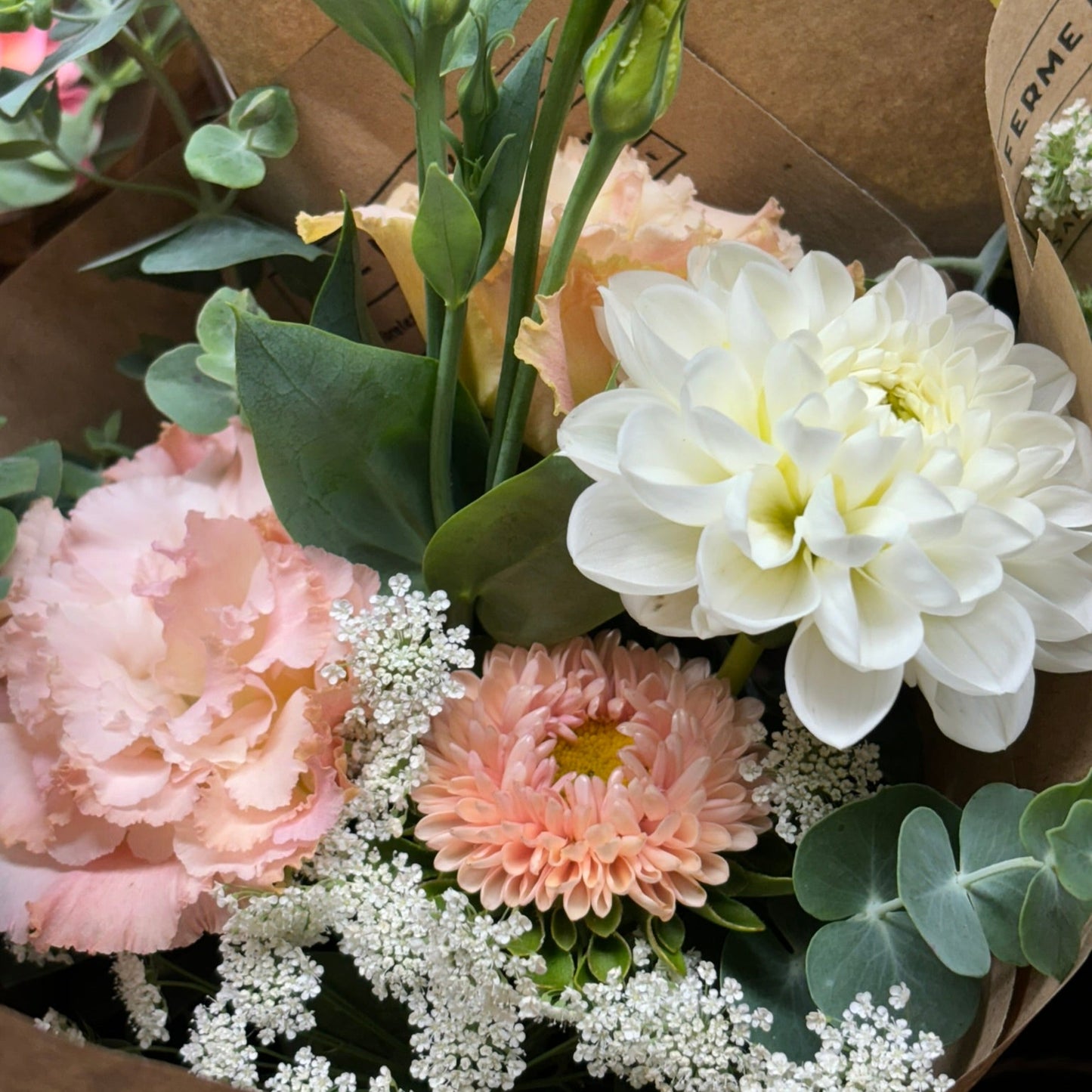 Bouquet de fleurs de saison (format moyen)