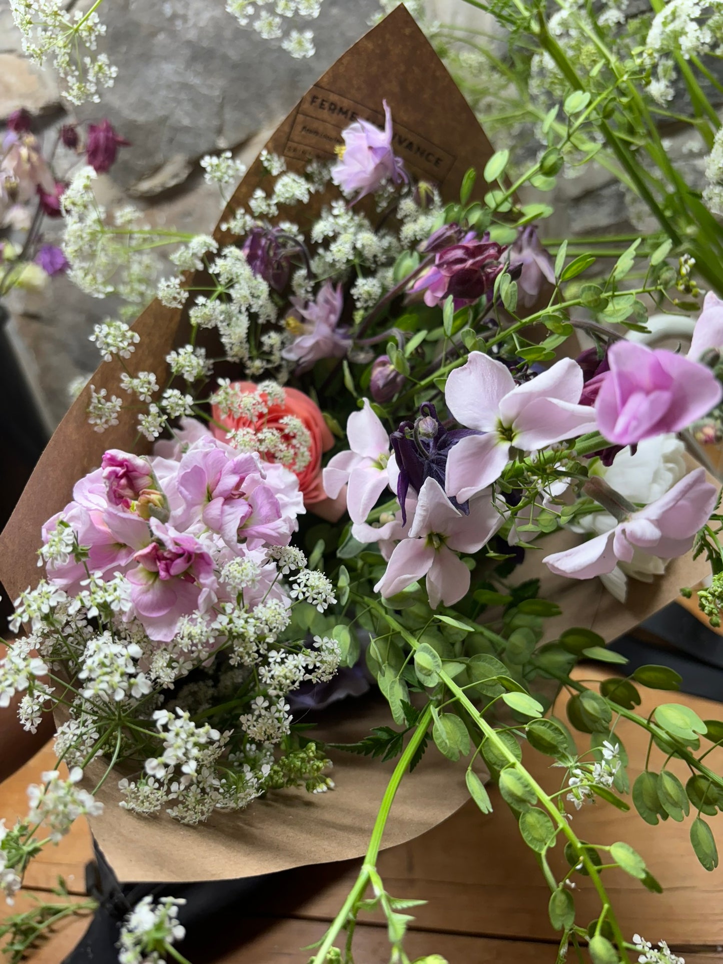 Bouquet de fleurs de saison (format moyen)