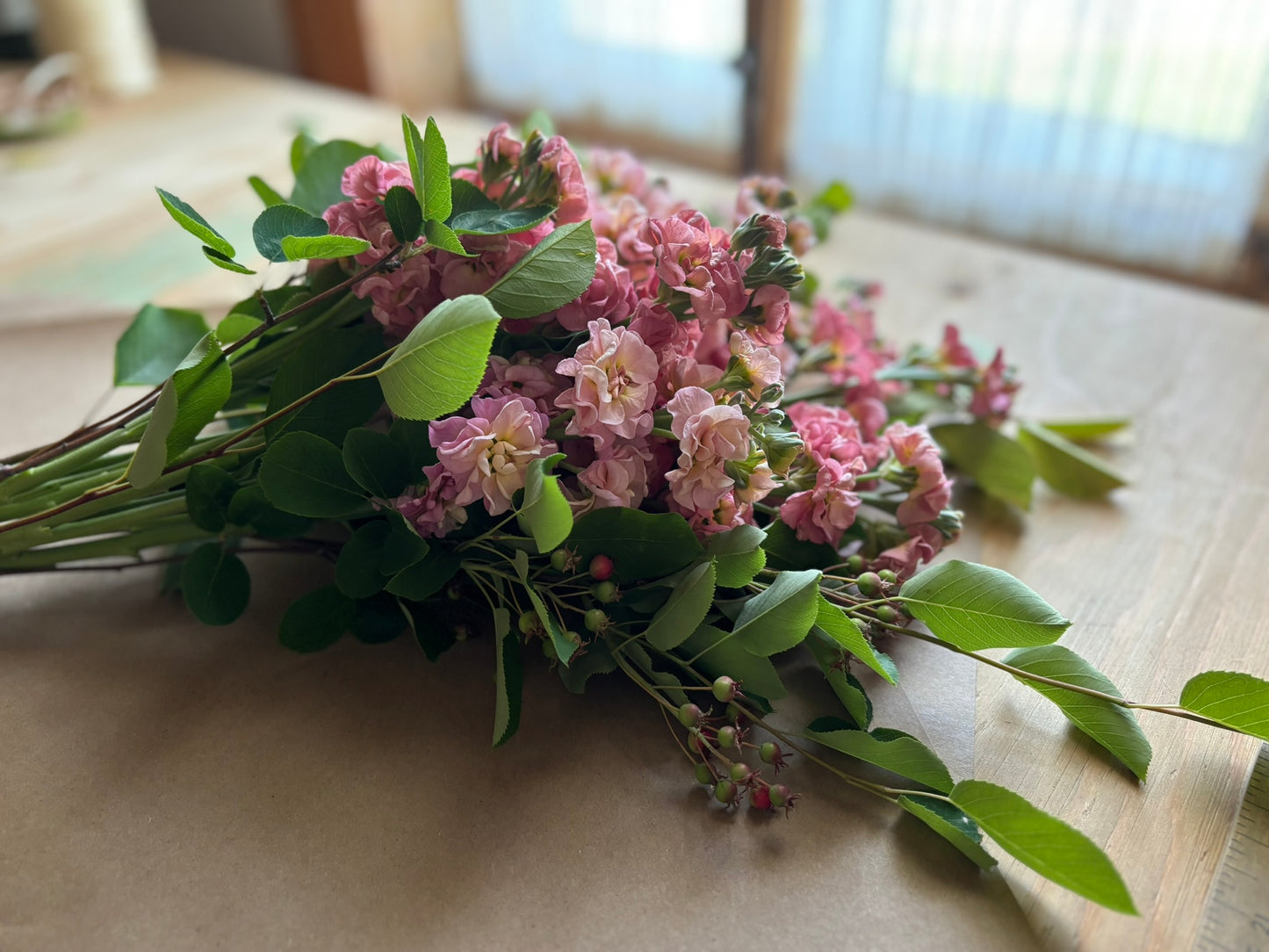 Bouquet de fleurs de saison (format moyen)