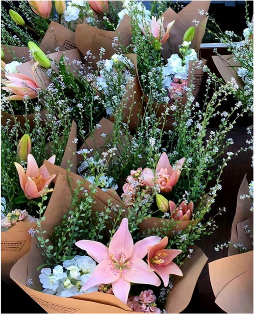 Bouquet de fleurs de saison (format moyen)